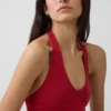 Tättstickad kort halterneck-top