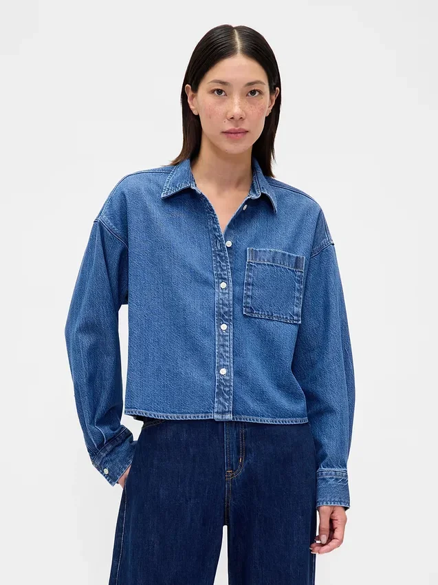 Ultramjuk denimskjorta i oversized-modell med rak nederkant och kortare längd