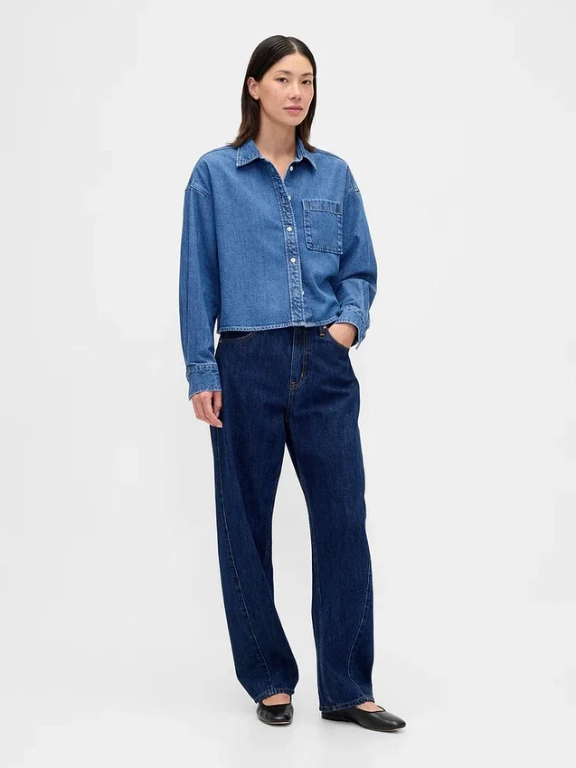 Ultramjuk denimskjorta i oversized-modell med rak nederkant och kortare längd