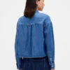 Ultramjuk denimskjorta i oversized-modell med rak nederkant och kortare längd