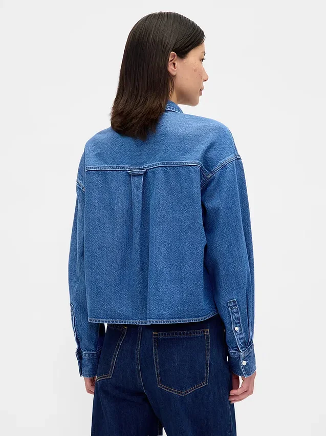 Ultramjuk denimskjorta i oversized-modell med rak nederkant och kortare längd