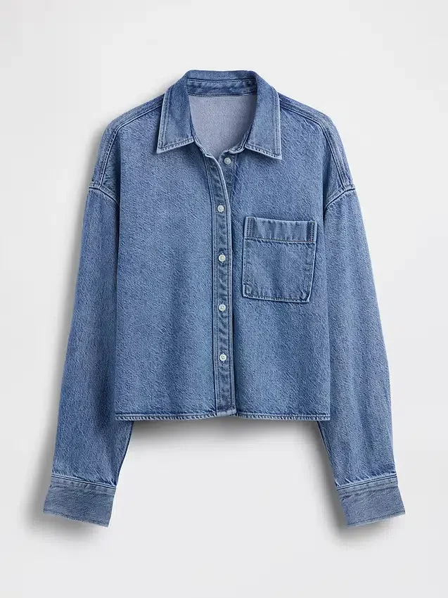 Ultramjuk denimskjorta i oversized-modell med rak nederkant och kortare längd