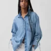 Ultramjuk denimskjorta i oversized-modell med rynkade ärmar
