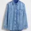 Ultramjuk denimskjorta i oversized-modell med rynkade ärmar