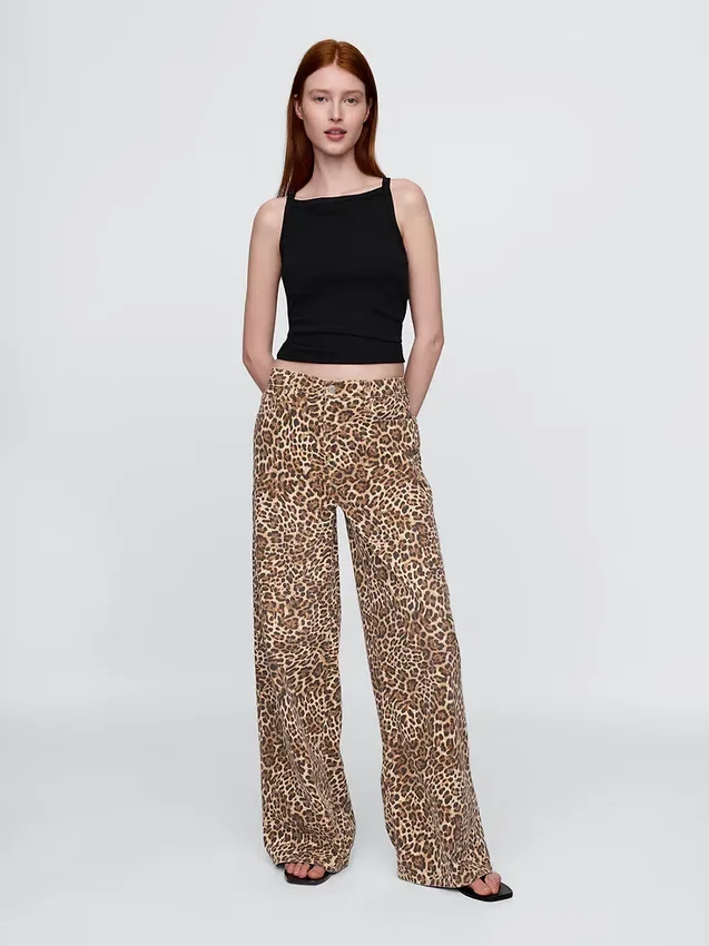 Ultramjuka, baggy jeans med leopardmönster och medelhög midja