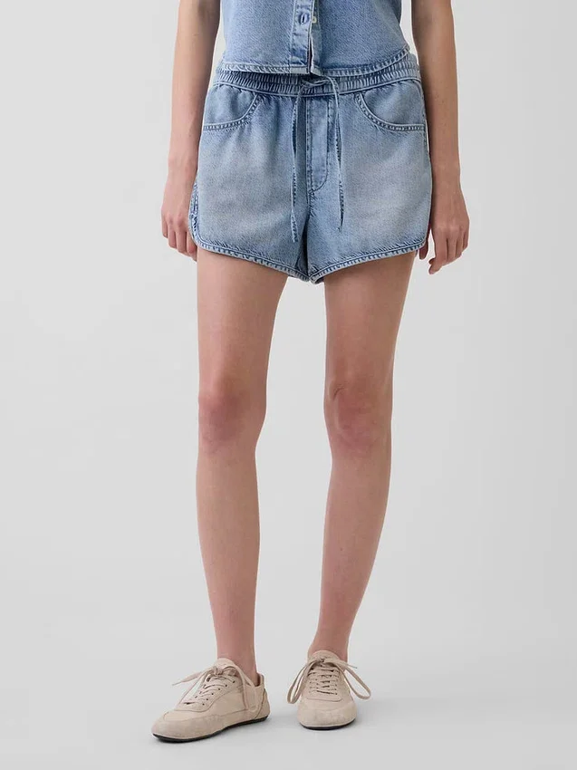 Ultramjuka denimshorts med medelhög midja och dolfinfåll