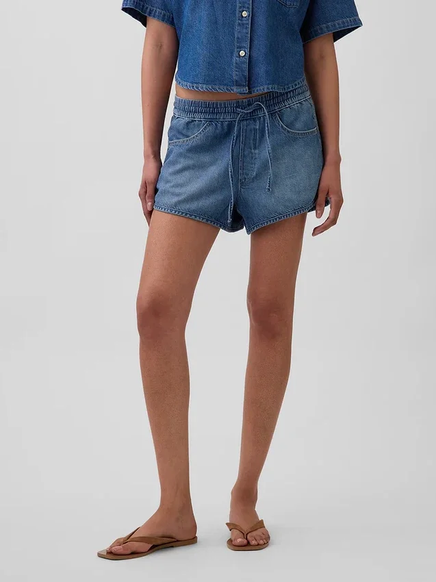 Ultramjuka denimshorts med medelhög midja och dolfinfåll