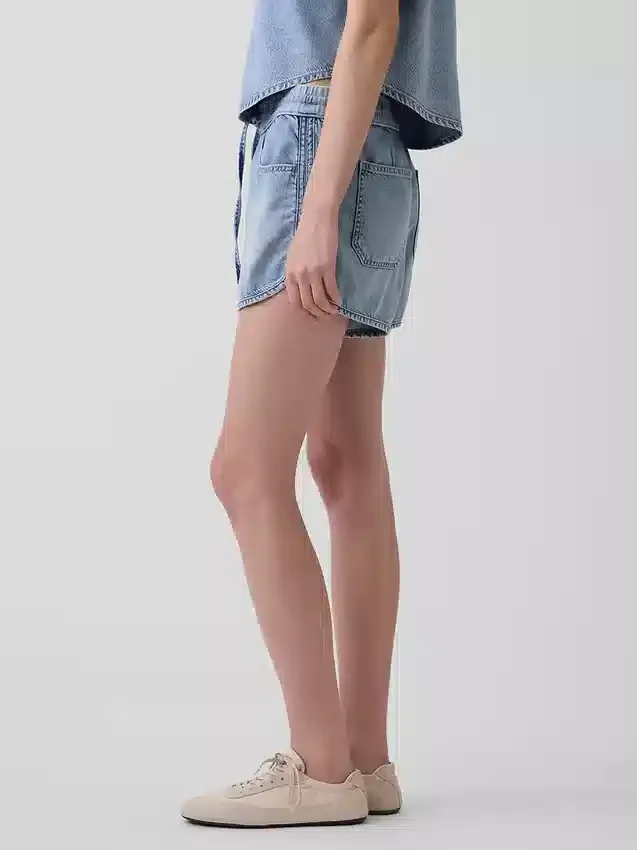 Ultramjuka denimshorts med medelhög midja och dolfinfåll
