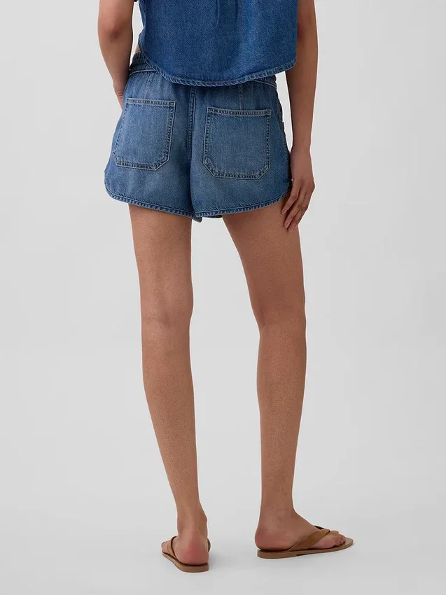 Ultramjuka denimshorts med medelhög midja och dolfinfåll