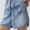 Ultramjuka denimshorts med medelhög midja och dolfinfåll