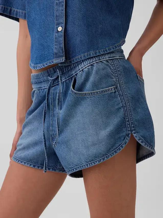 Ultramjuka denimshorts med medelhög midja och dolfinfåll