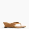 Veganläder-sandaler med kilklack och tårem