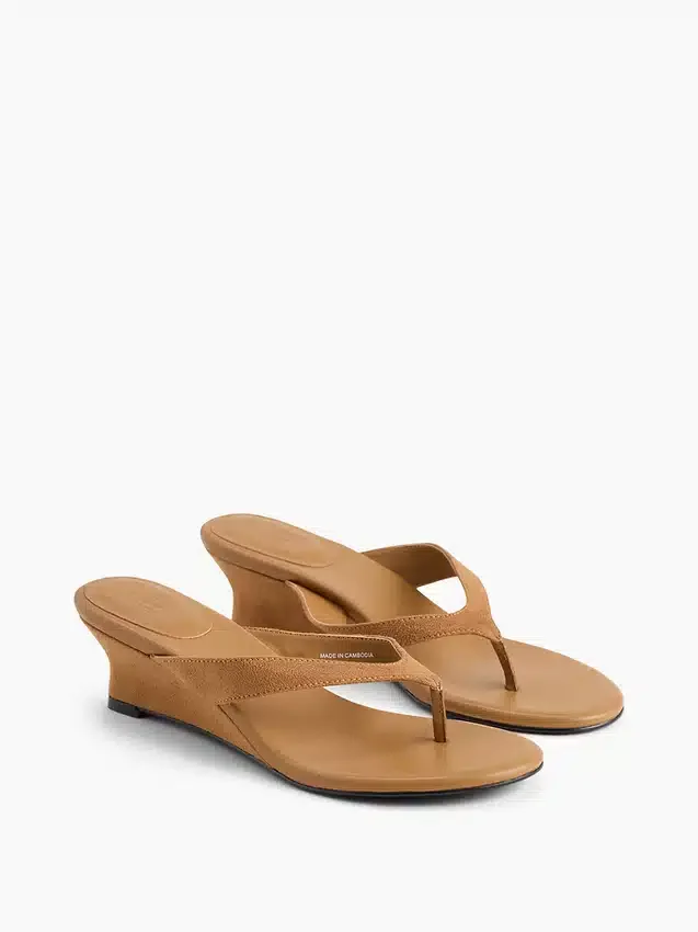 Veganläder-sandaler med kilklack och tårem