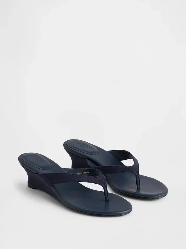 Veganläder-sandaler med kilklack och tårem