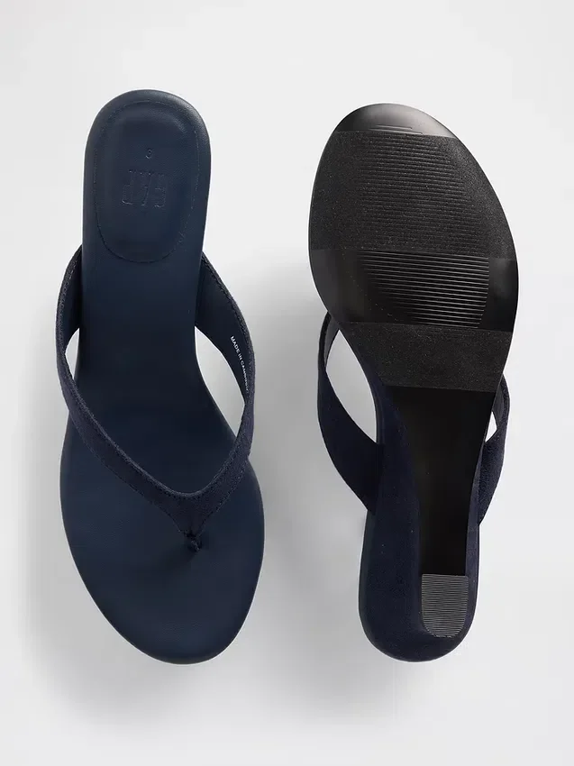 Veganläder-sandaler med kilklack och tårem