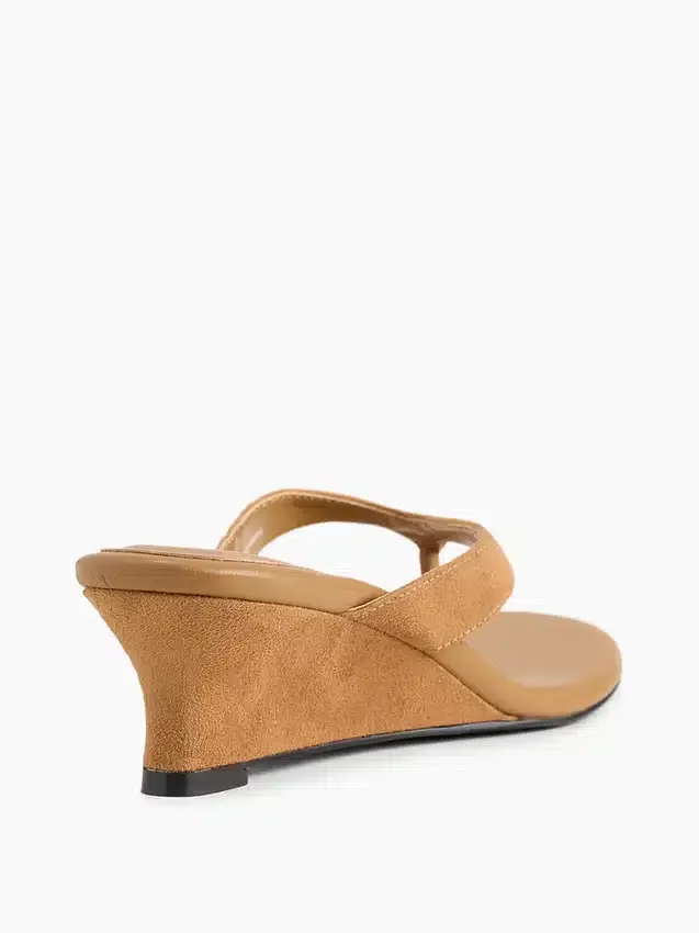 Veganläder-sandaler med kilklack och tårem