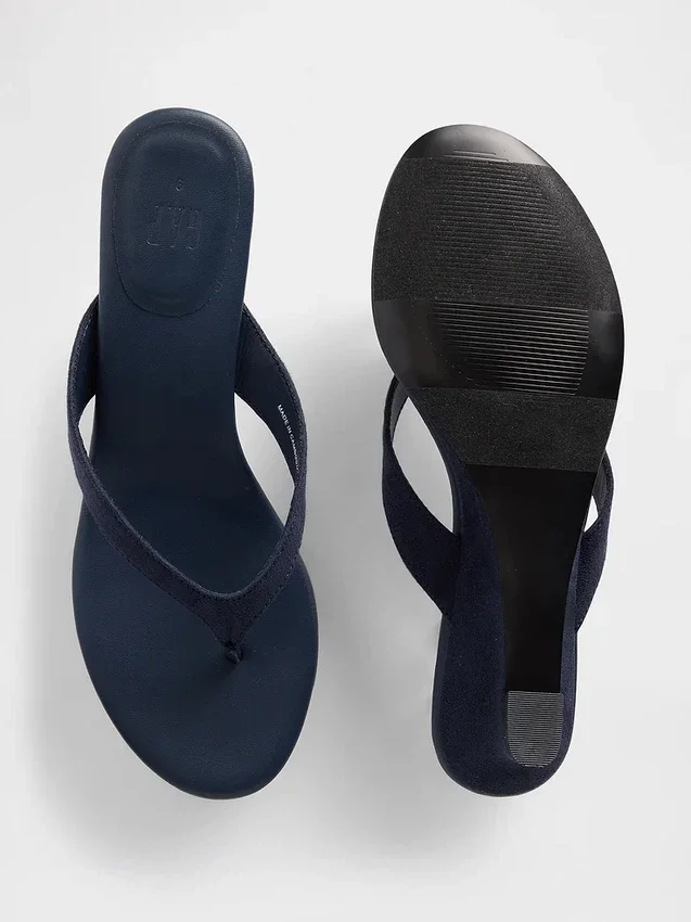 Veganläder-sandaler med kilklack och tårem