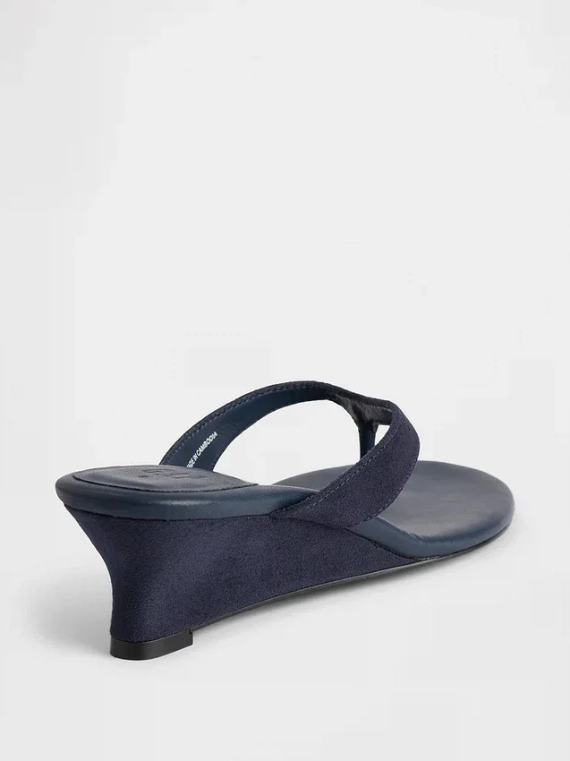 Veganläder-sandaler med kilklack och tårem