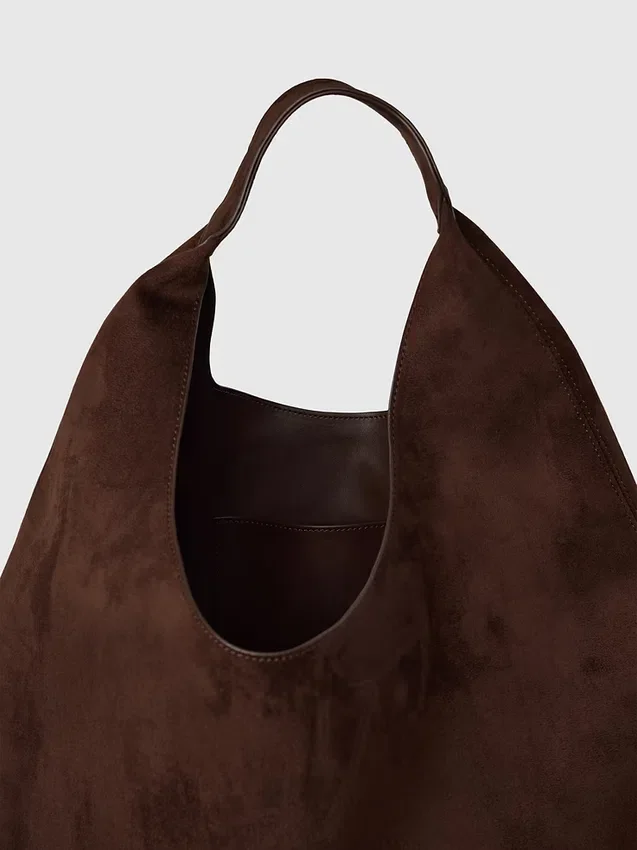 Vegansk slouchy-tote i mocka