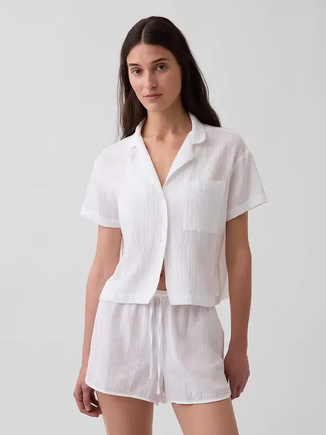 Överdimensionerad pyjamaskjorta i skrynklig gasväv